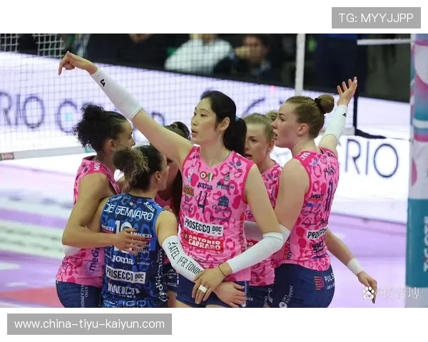 女排主攻手一记重扣引爆全场