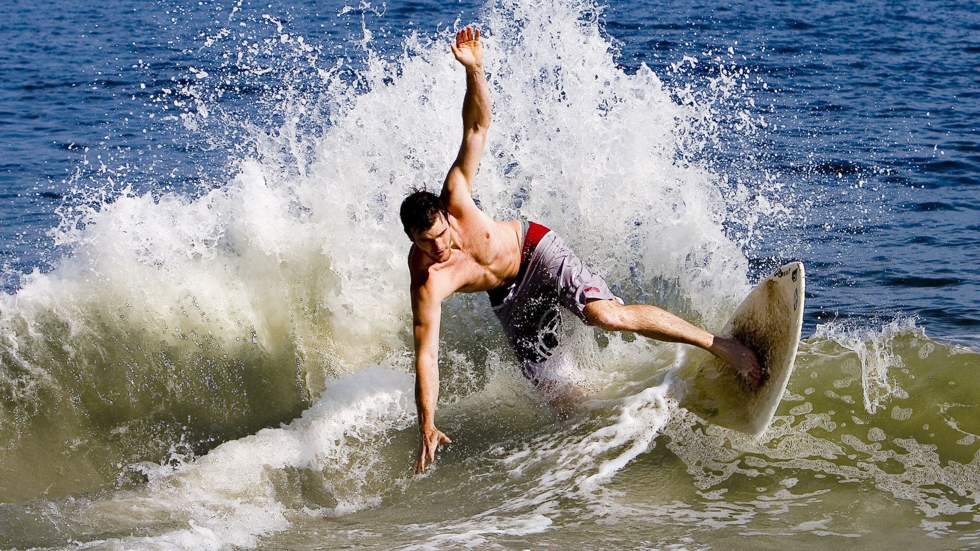 世界杯转播权收入再创新高 全球版权竞购竞争激烈